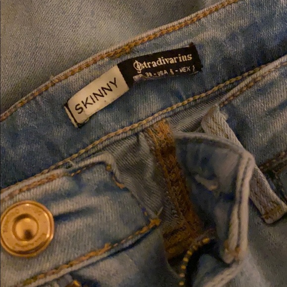 Light wash ripped skinny jeans! - Picture 2 of 2